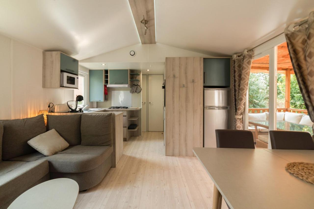 Mobil Home Les Pieds Dans L'Eau Canet-en-Roussillon Exteriör bild